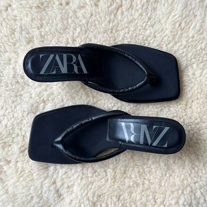 Zara size 38 leather padded kitten heel thong sandals